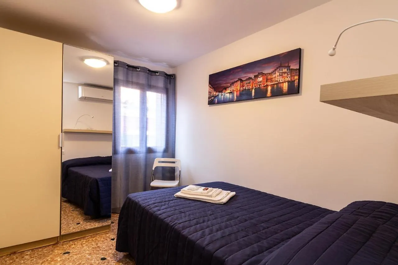 Veneziacentopercento Apartments & Rooms